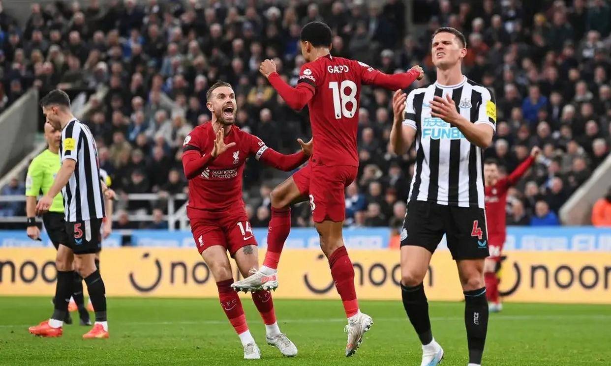 曼联逆转胜利,重返英超积分榜前列 曼联逆转胜利,重返英超积分榜前列