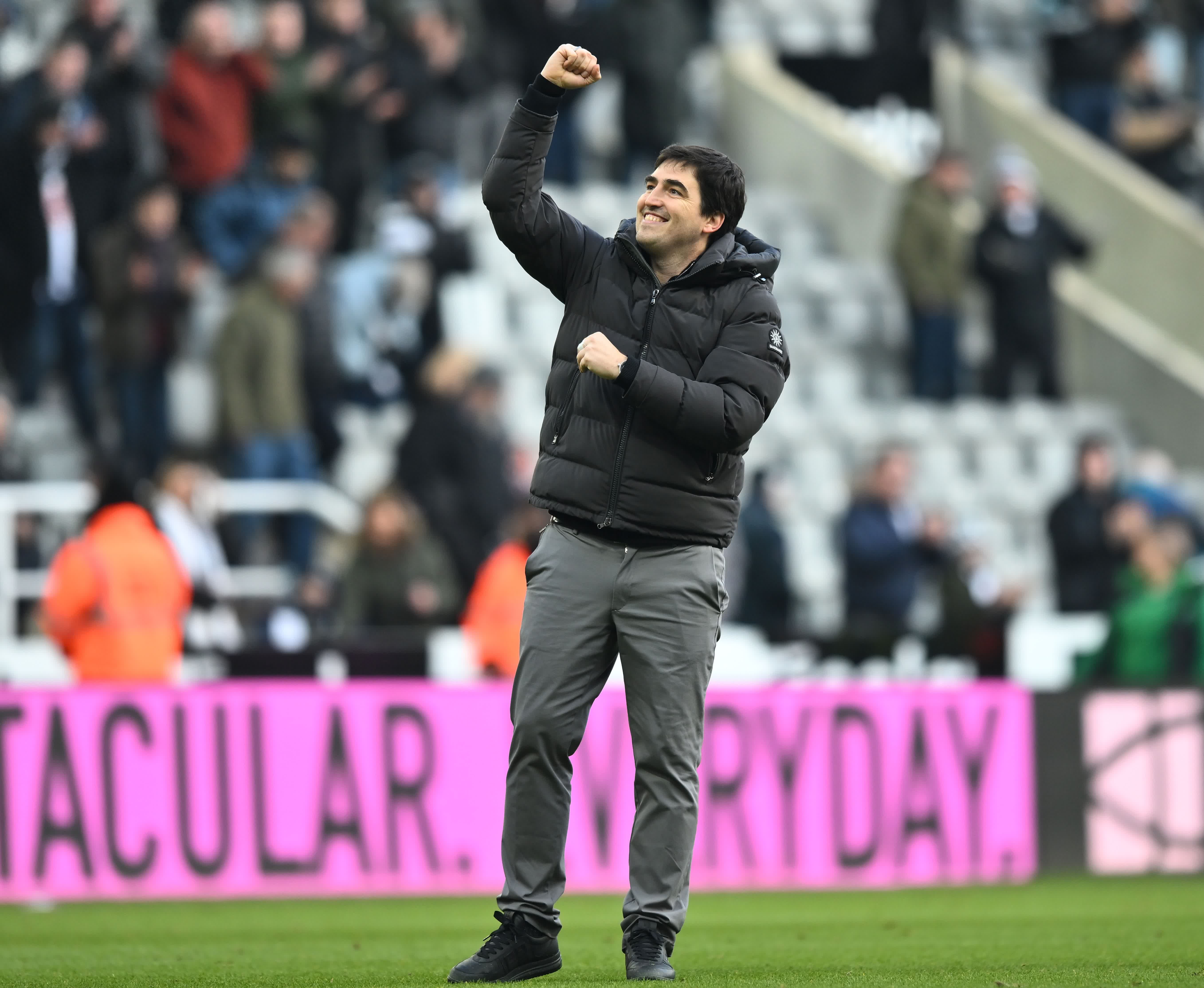 爱游戏网页版登录入口-阿尔及利亚球星加盟伯恩茅斯，英冠冲超前景光明的简单介绍