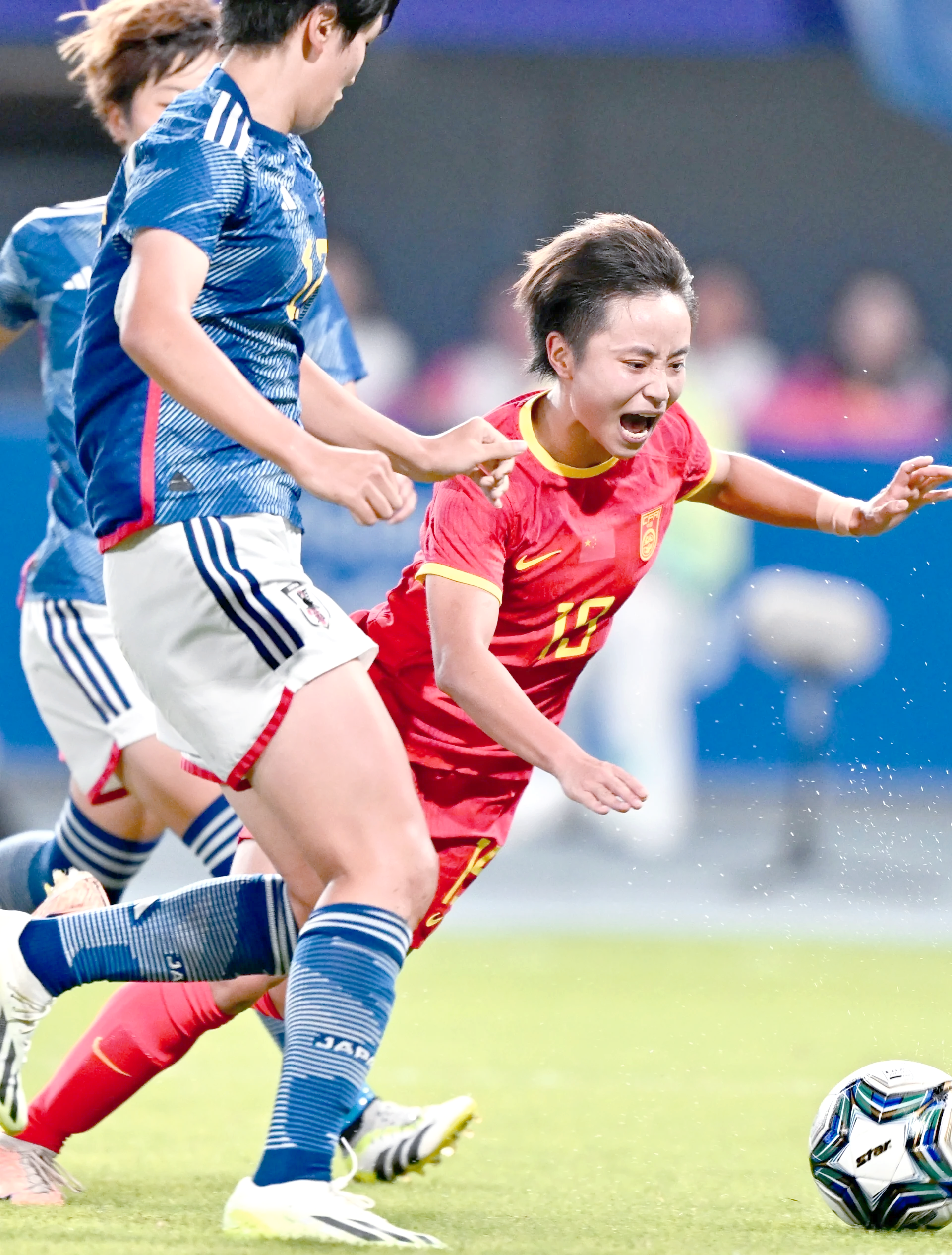 一往无前!中国女足实现比赛逆袭 一往无前!中国女足实现比赛逆袭