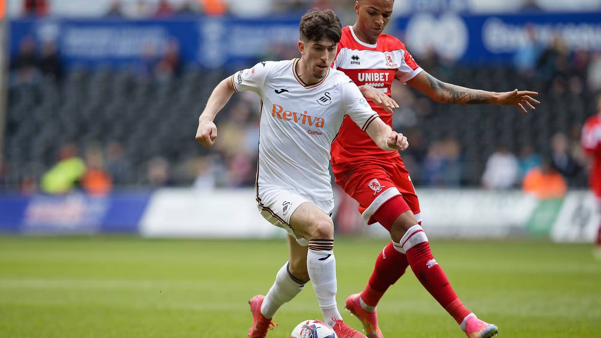 爱游戏app-利物浦在主场碾压沃特福德，英格兰联赛的强强对话再度掀起热潮的简单介绍