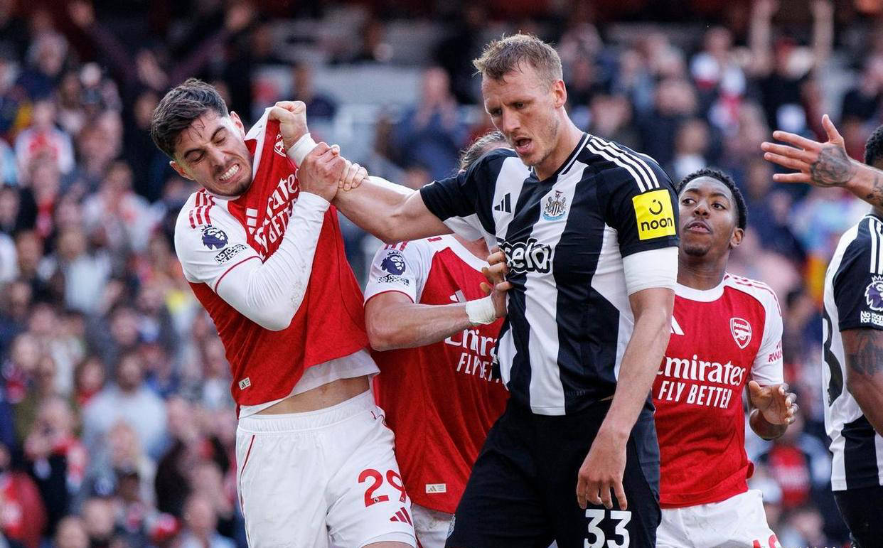 关于阿森纳球员合力拼搏,赢得联赛胜利的信息 关于阿森纳球员合力拼搏,赢得联赛胜利的信息