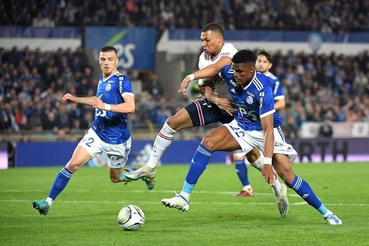 爱游戏在线-彭州匹马奋战，主场突破对手得分