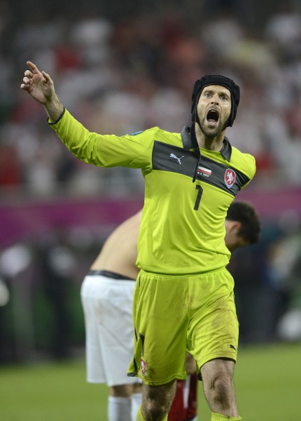 爱游戏在线-荷兰逆转捷克，晋级八强赛的简单介绍