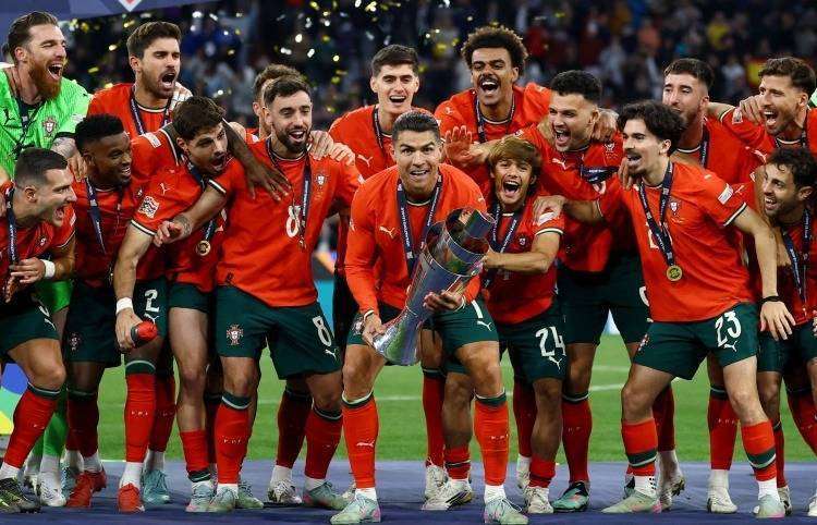 关于国家队胜利!世界杯小组赛取得突破性胜利!的信息 关于国家队胜利!世界杯小组赛取得突破性胜利!的信息