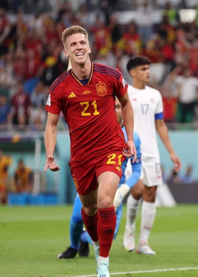 爱游戏app下载-西班牙队员斩获金牌，闪耀赛场