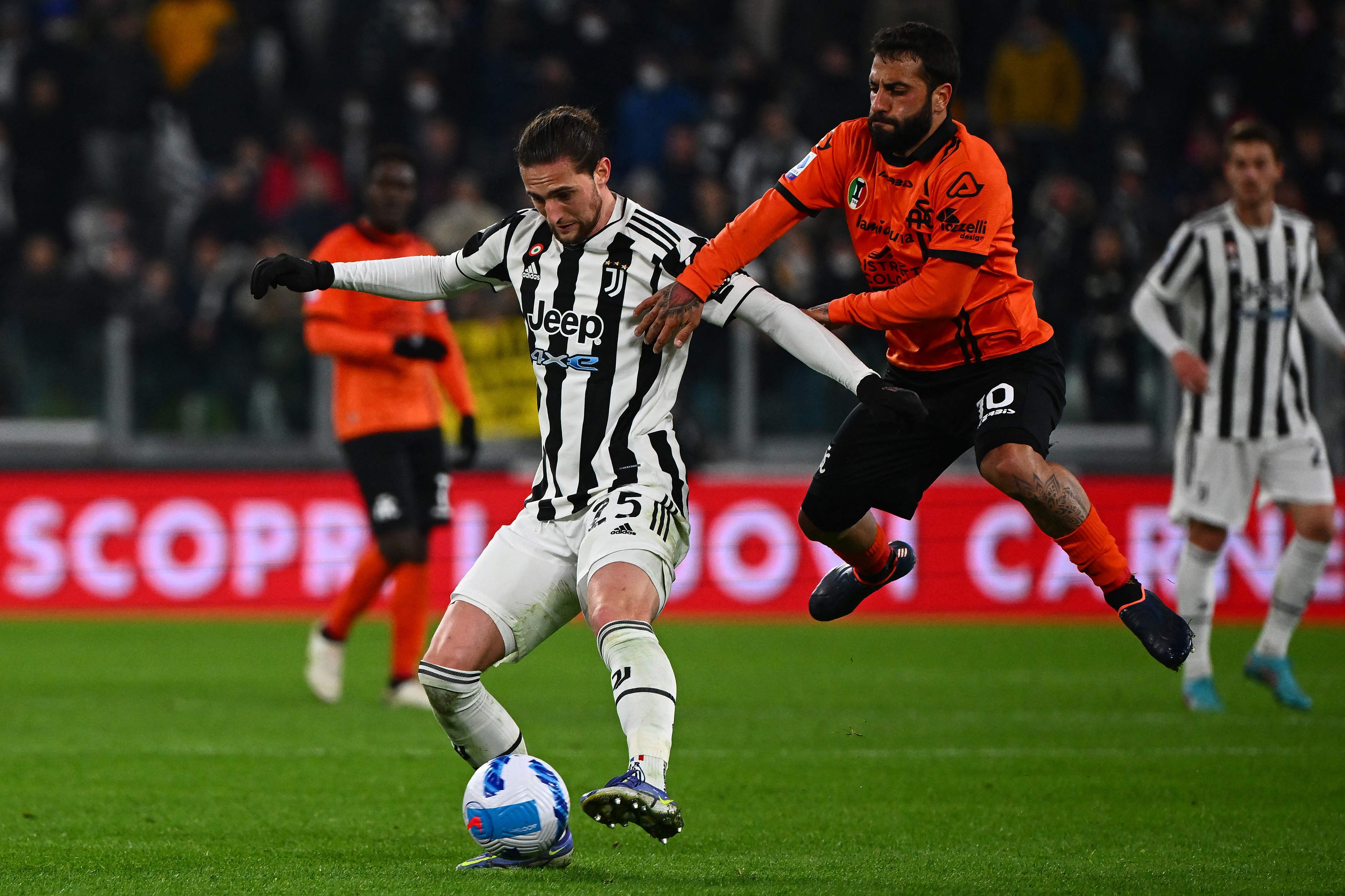 爱游戏官网-包含尤文图斯主场战胜都灵，继续缩小积分差距的词条