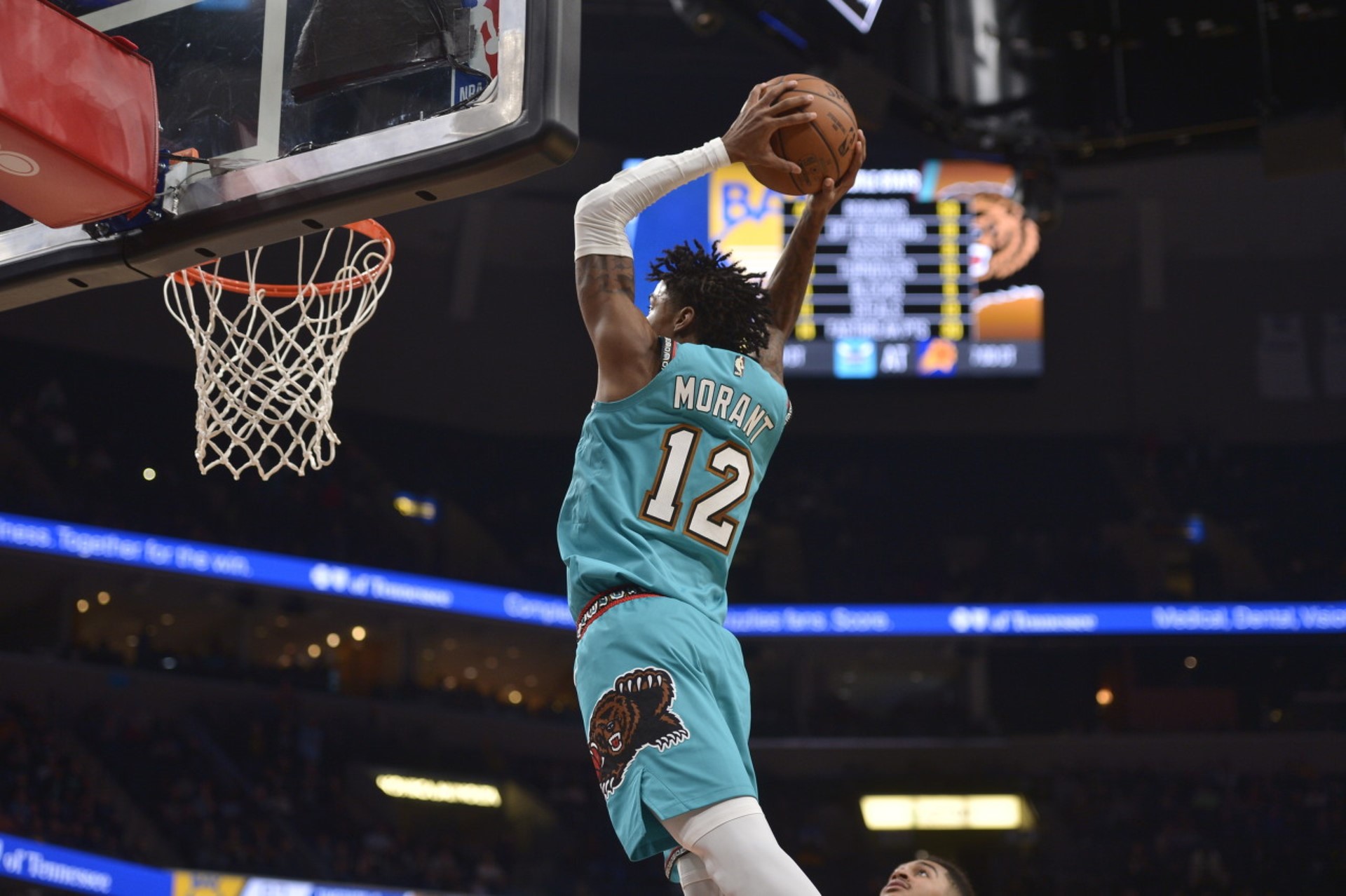 灰熊后卫大爆发,带领球队实现赛季第一胜的简单介绍 灰熊后卫大爆发,带领球队实现赛季第一胜的简单介绍