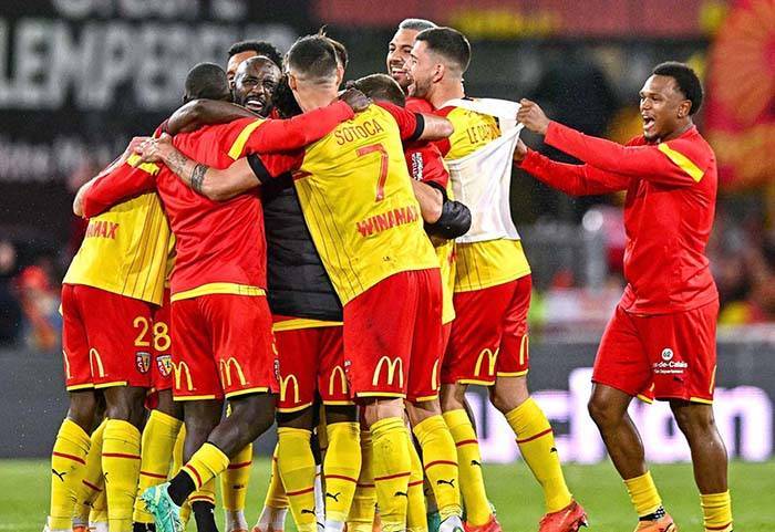 爱游戏入口-法甲足球赛事体现出双方实力对比