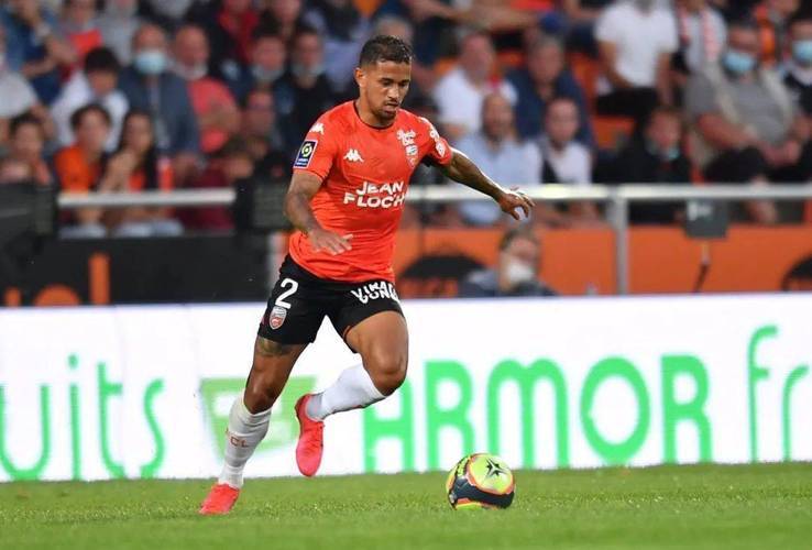 里昂客场大胜尼斯,豪取联赛三分的简单介绍 里昂客场大胜尼斯,豪取联赛三分的简单介绍