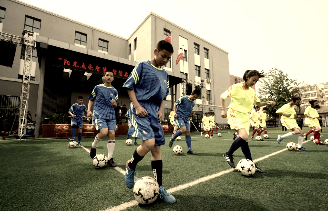 玩得精彩,球场上的对抗引人入胜 玩得精彩,球场上的对抗引人入胜