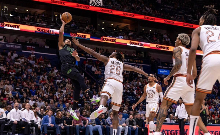 爱游戏官网-开拓者擒下骑士，麦科勒姆砍下35分