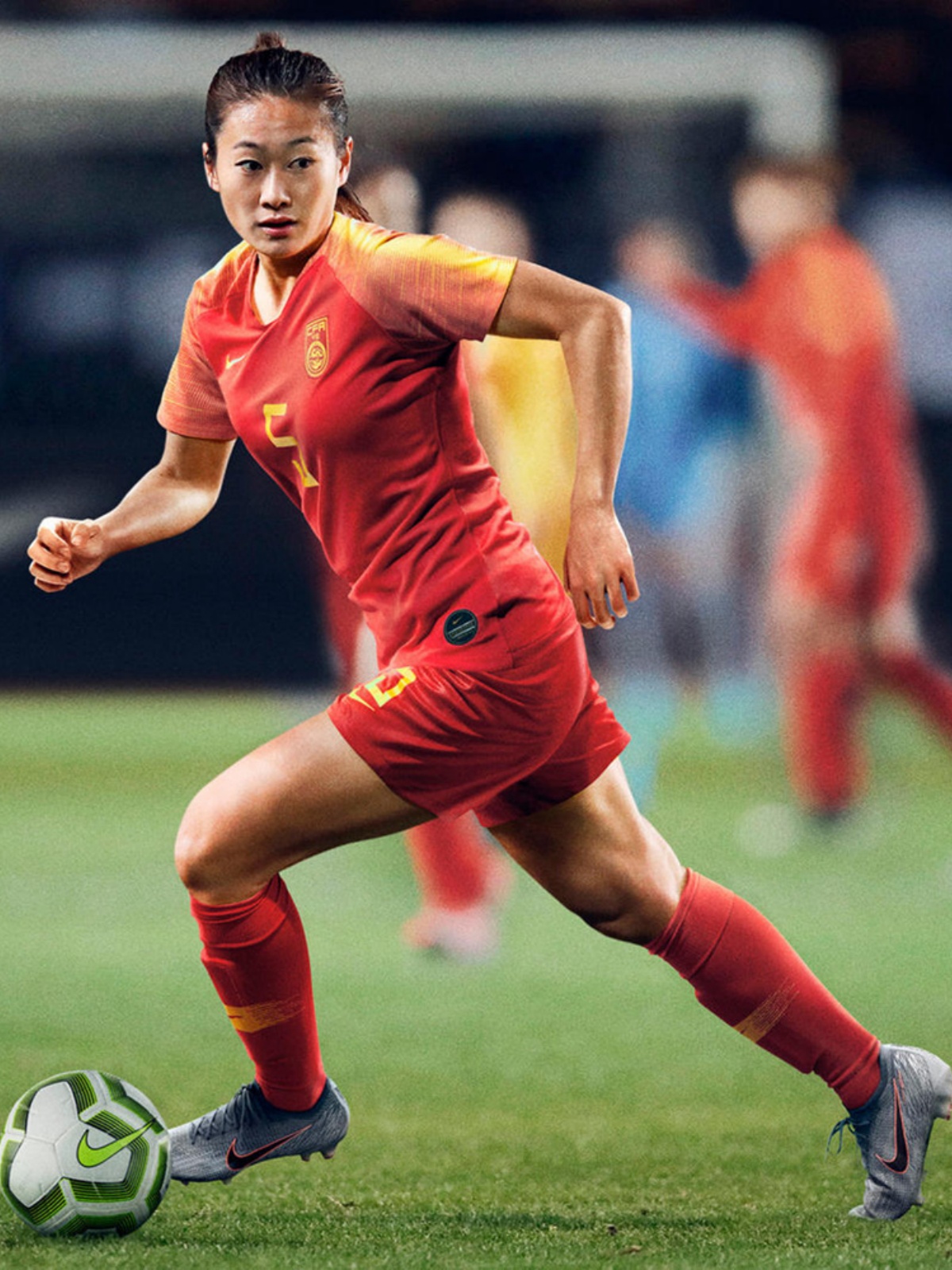 爱游戏网页版-中国女足球员纷纷展现出色表现，赢得掌声