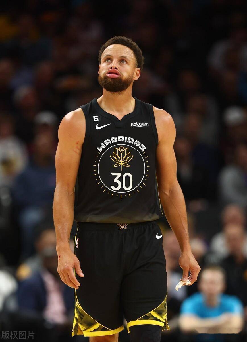 爱游戏官网-新赛季卫冕冠军实力逐渐显露，难以逆转