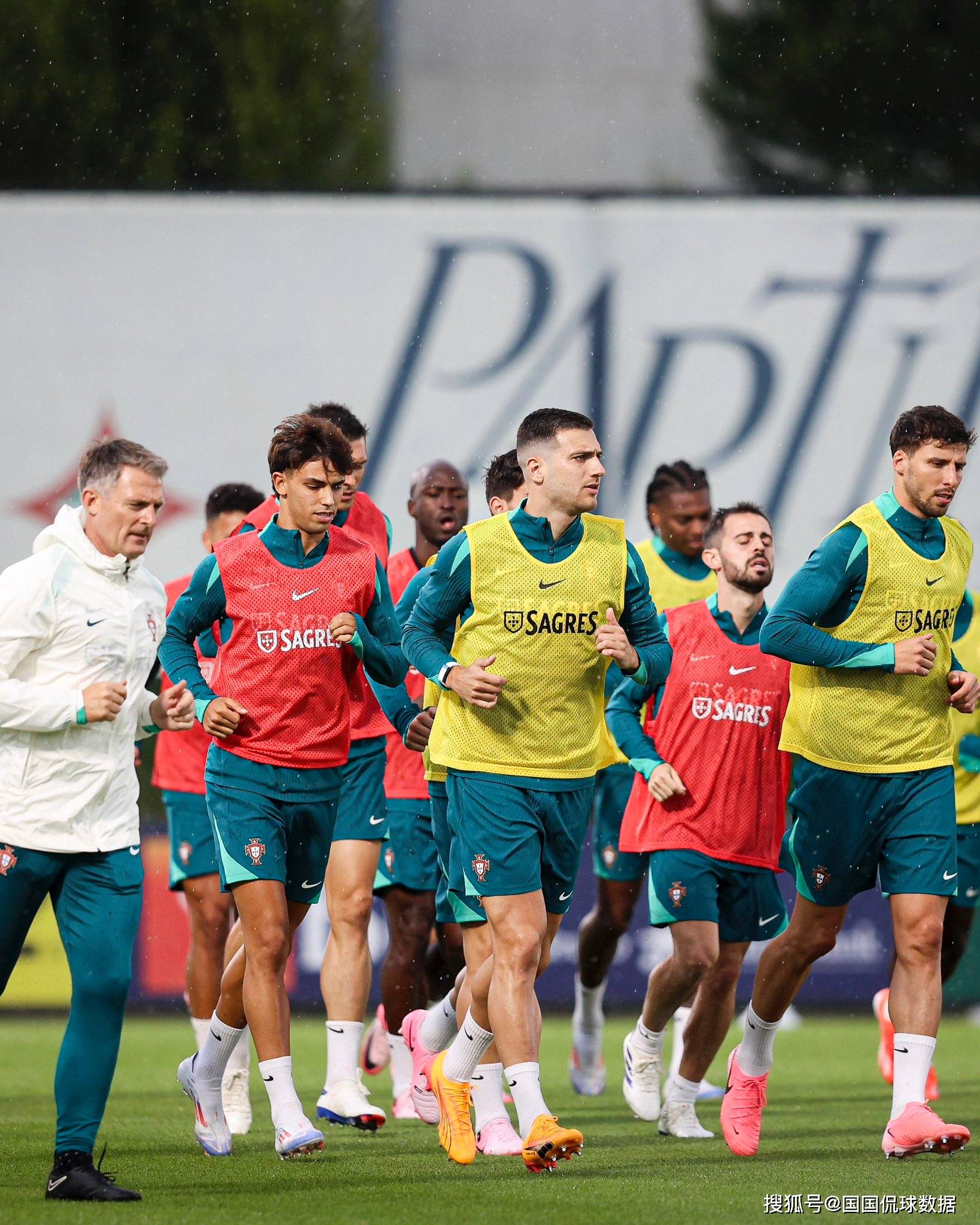 爱游戏亚洲官网-包含葡萄牙队将迎战克罗地亚队，备受期待的比赛已备战完毕的词条