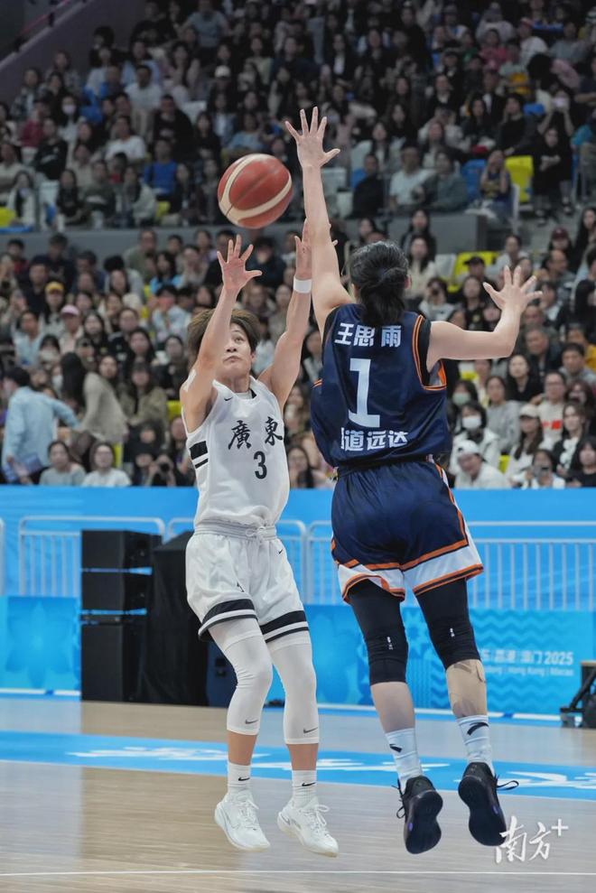 广东队夺冠在望,新疆反目成仇 广东队夺冠在望,新疆反目成仇